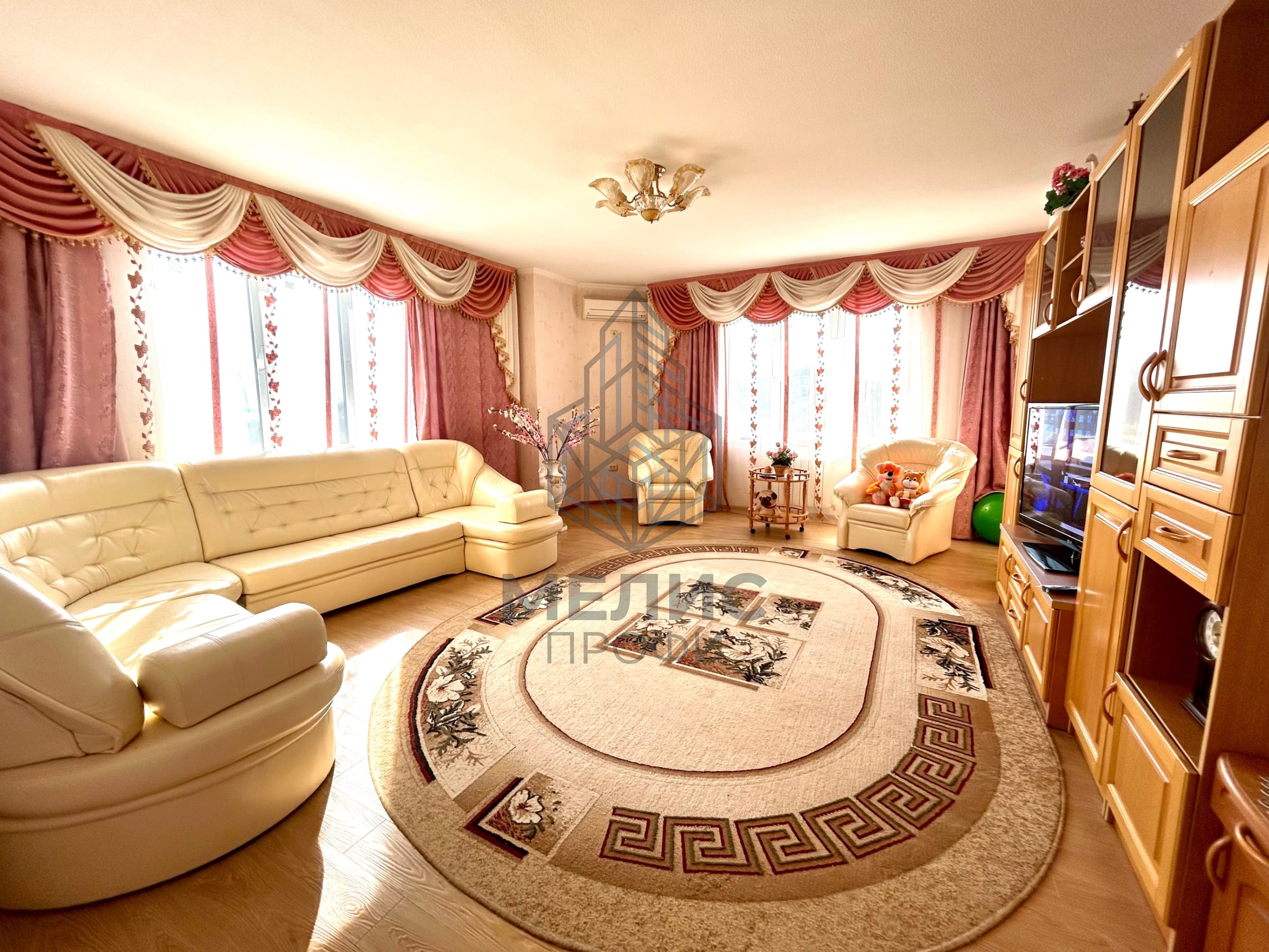 Вторичное жильё в районе Центр, 2-комнатная квартира 84м² EURO-ремонт, Центр Геленджика, Морская, у моря