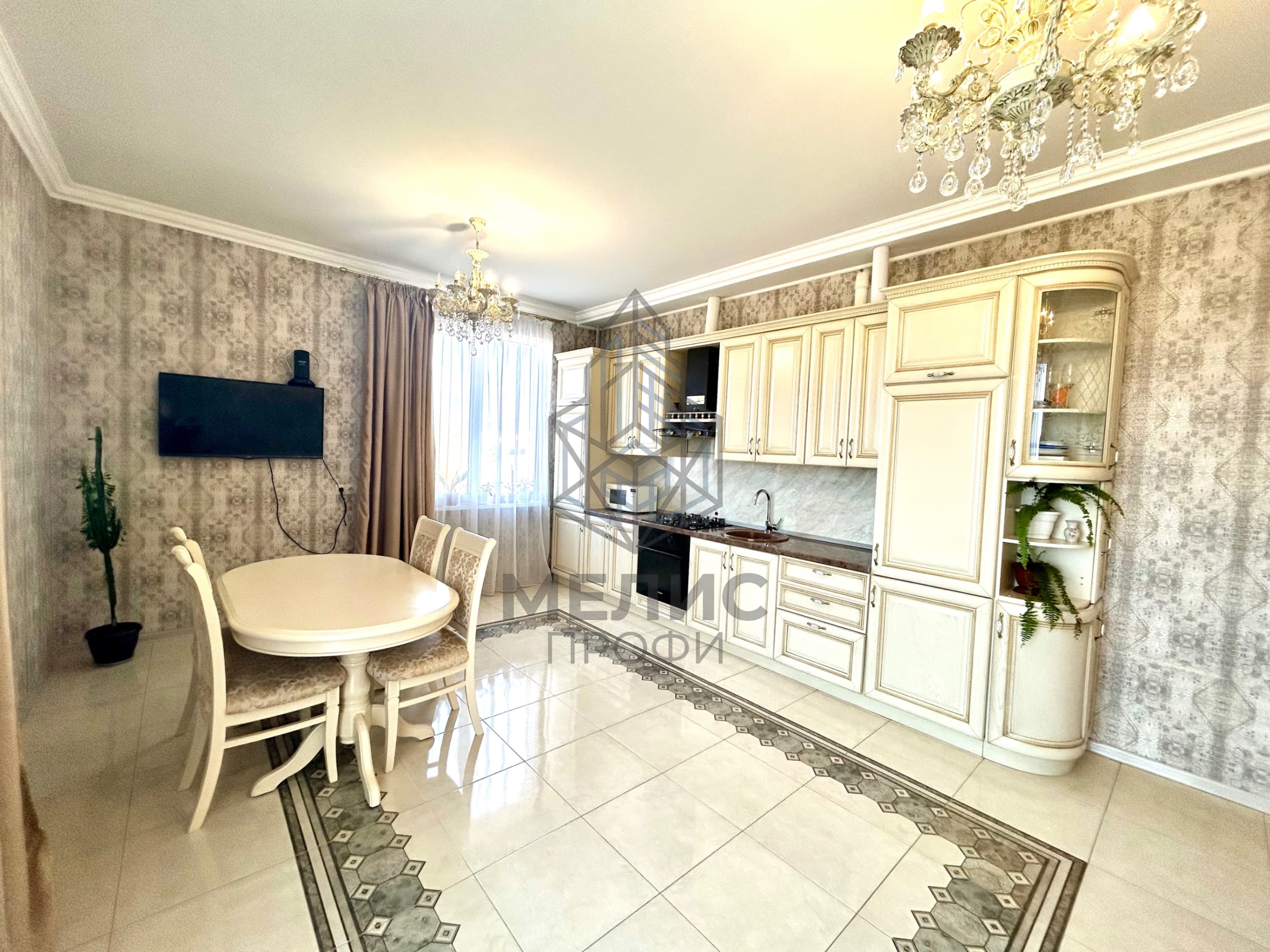 Фото 2 - Вторичное жильё 2-комнатная квартира с панорамным видом, Центр Геленджика, 500 м до моря