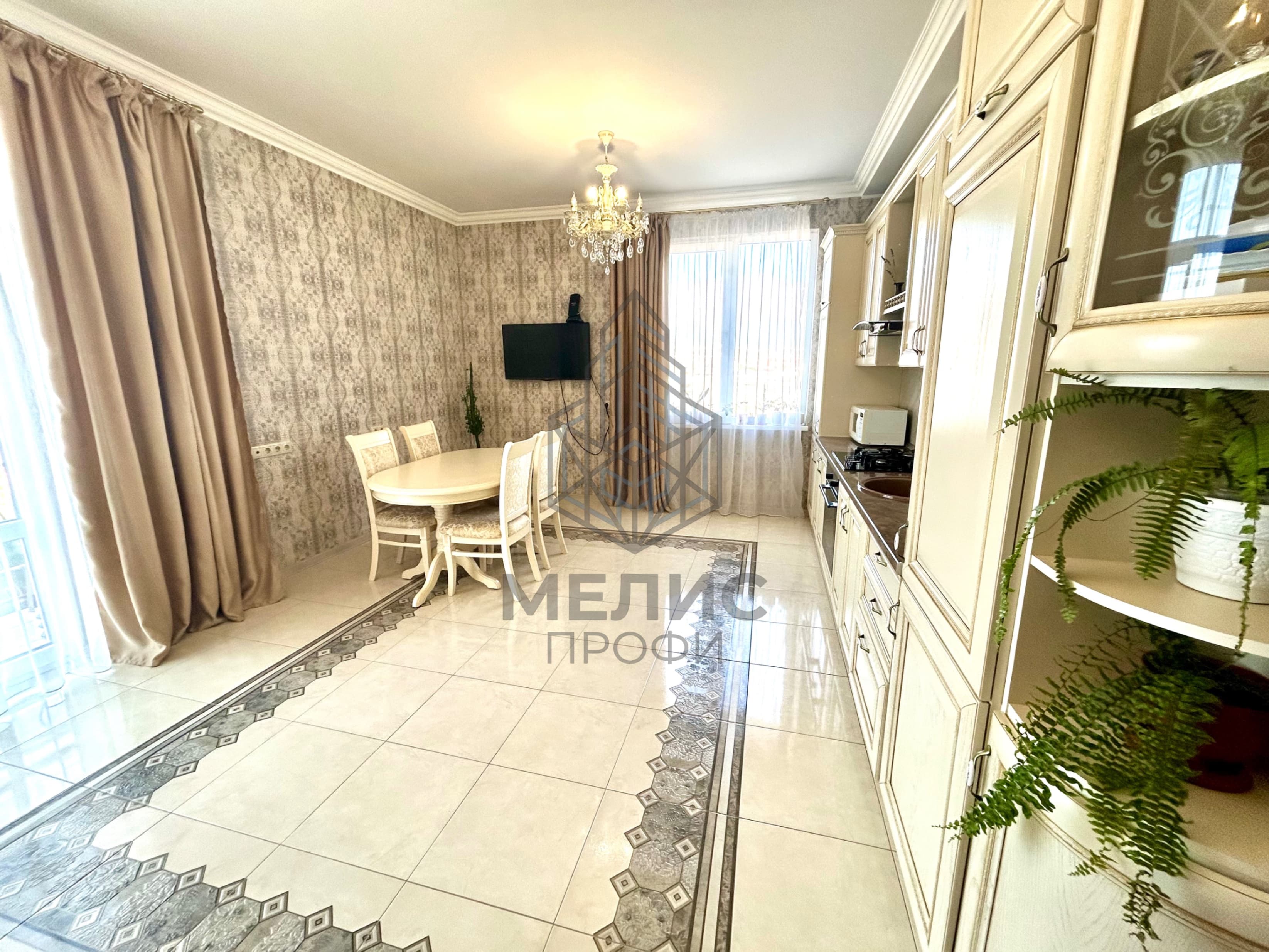 Фото 3 - Вторичное жильё 2-комнатная квартира с панорамным видом, Центр Геленджика, 500 м до моря