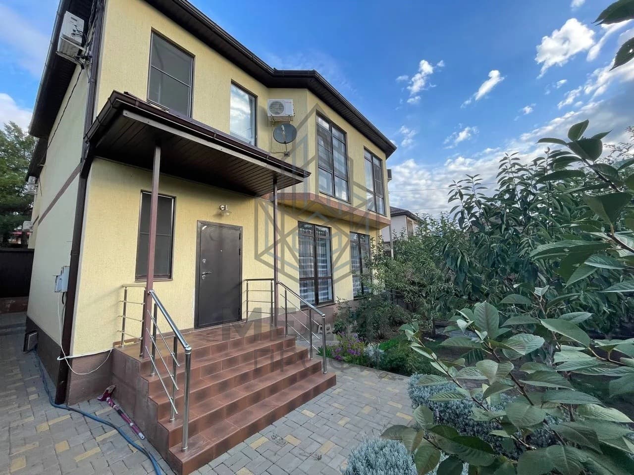 Дом в районе Голубая Бухта, двухэтажный Дом